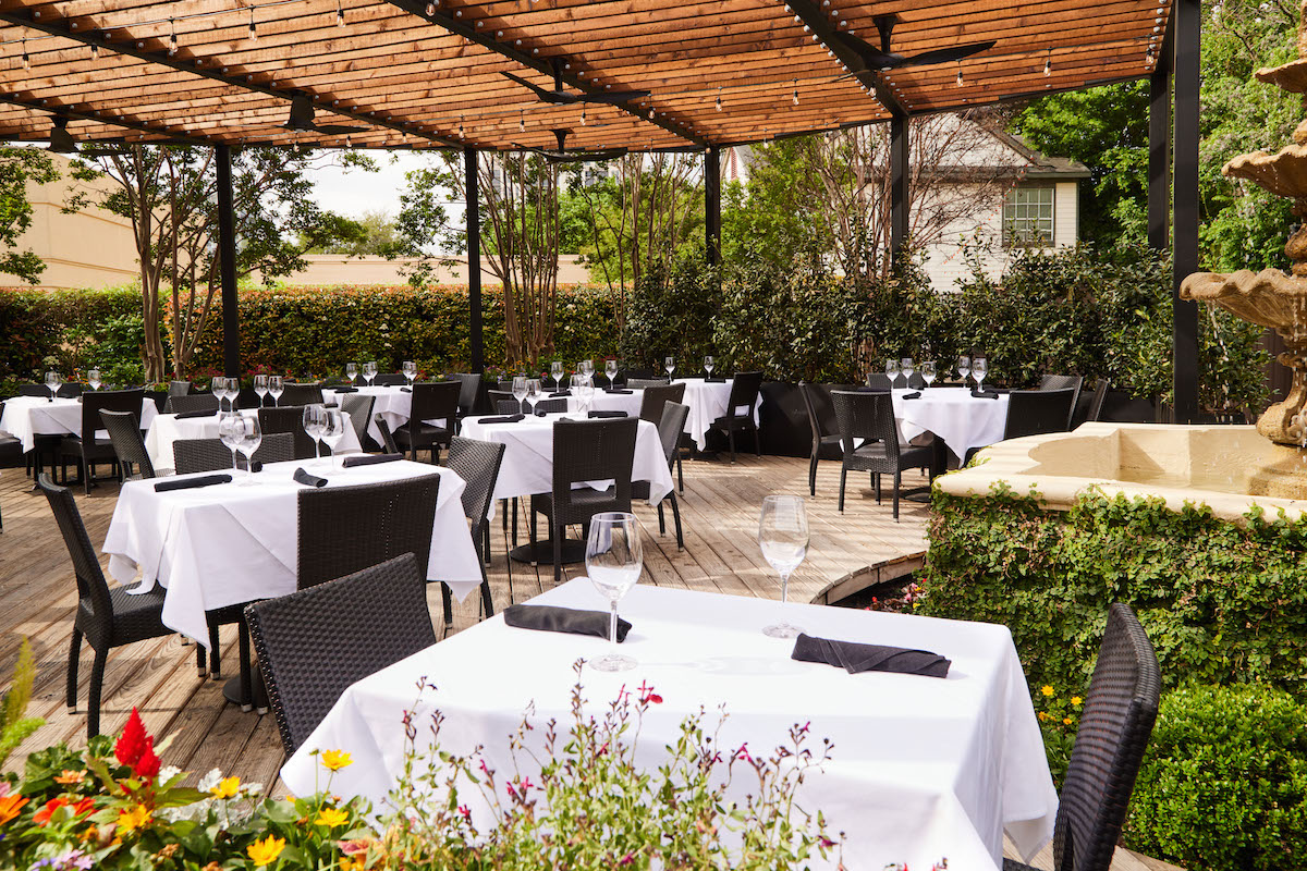 ALB422©Gustavfoto3A9A2518 - DiningOut Dallas The elegant patio at Al Biernat's original Oak Lawn location. | Photo by Gustav Schmiege